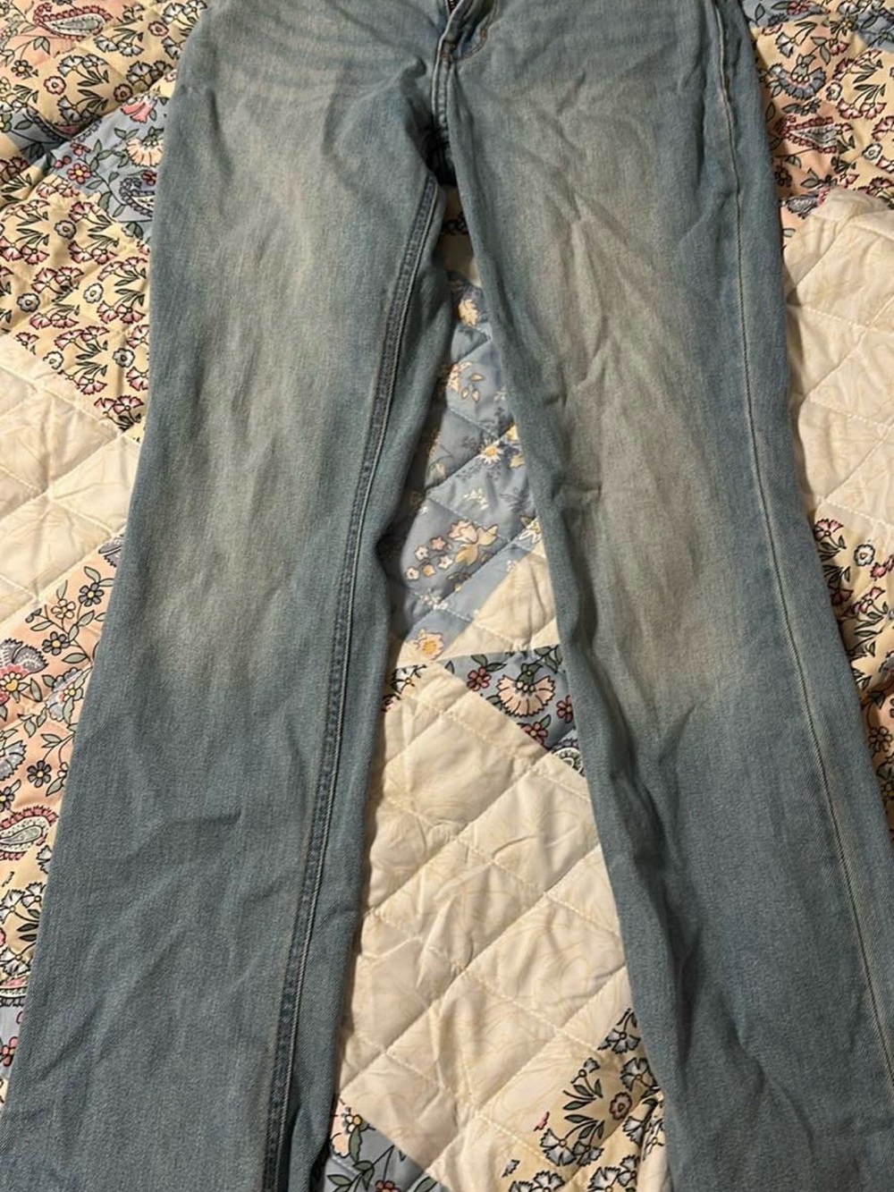 Old Navy Mid-Rise Wow Boot-Cut Jeans in Blue